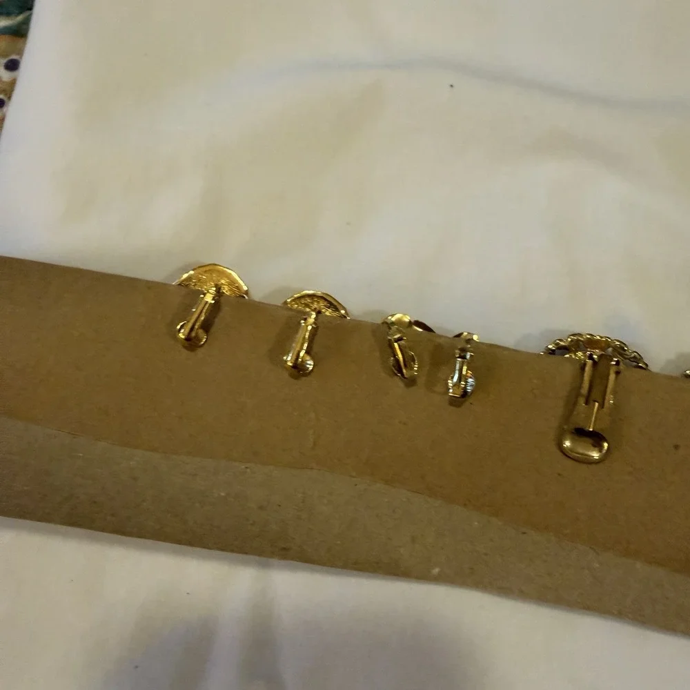 Lot of 5 Pairs Vintage‎ Clip On Earrings Floral Lucite Cabochon Enamel Retro
